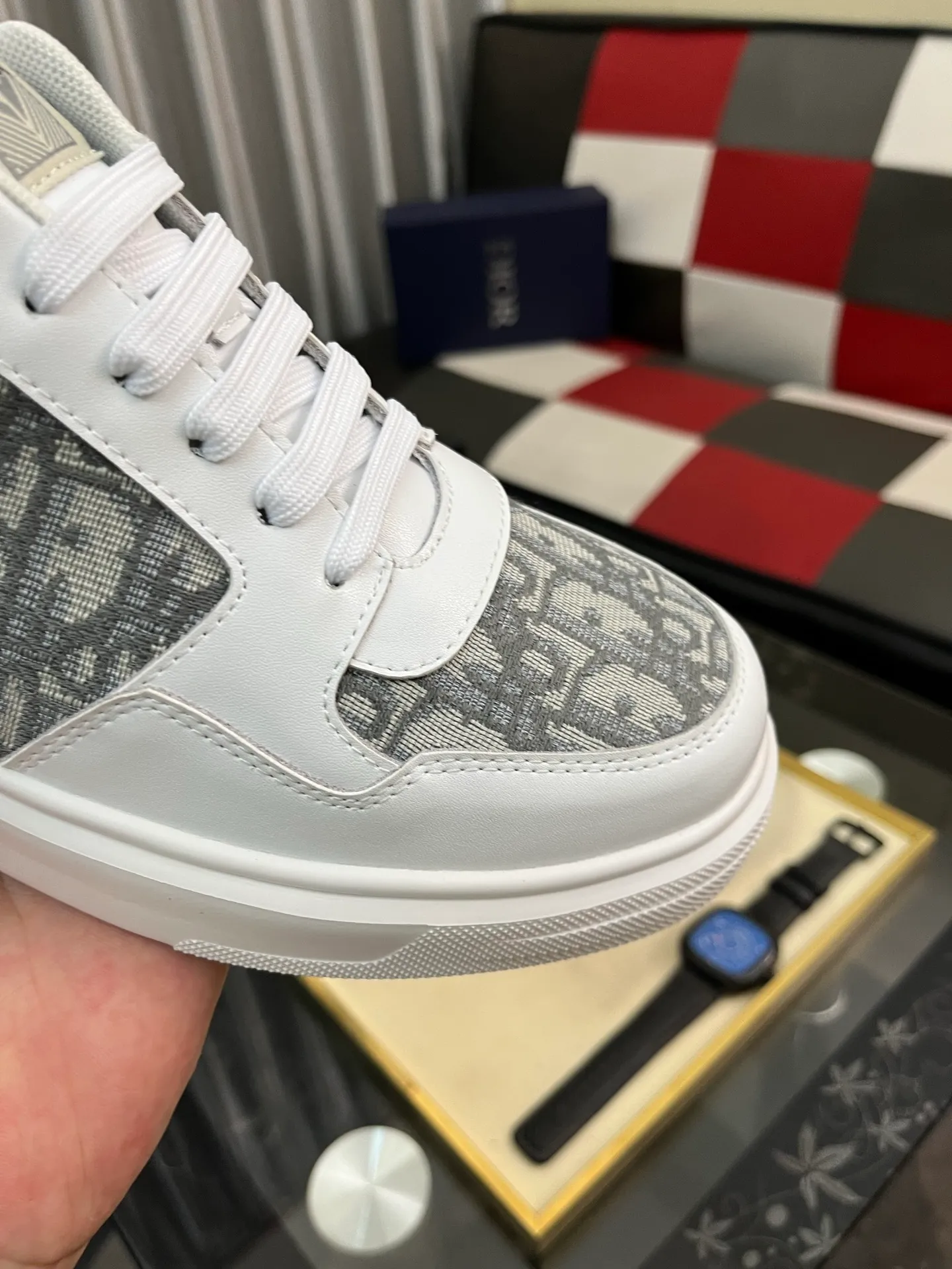 Men's men's shoes 💰420⌚️⌚️Dior unique modern style sneakers. Counter purchasing 🏃casual leather shoes😍😍 original cowhide leather imported from Italy (refuses to discolor and grind feet) soles: original soles specially provided by the original factory, super cool 😍breathable when walking 👍 style design ⚠️ super comfortable and wear-resistant original soles. Just like shooting the real thing 🎬The real thing is better Code number: 38-442️⃣Colors available
